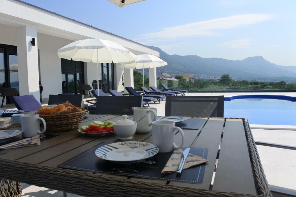 Villa Orao Kaštel Novi Buitenkant foto